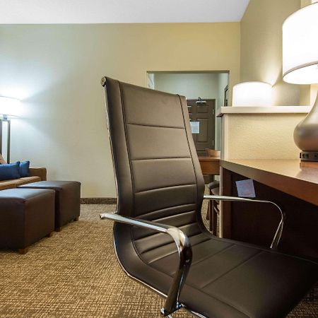 Comfort Suites Rochester Henrietta University Area Eksteriør bilde
