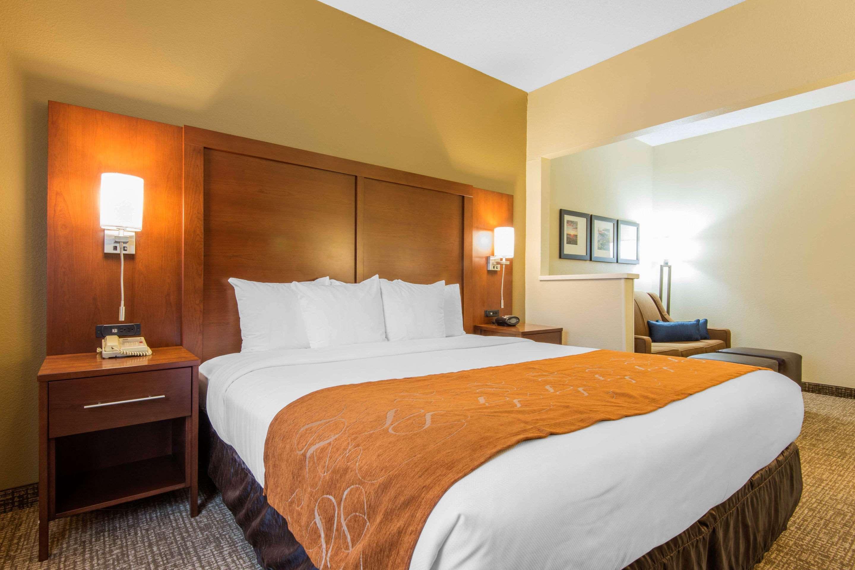 Comfort Suites Rochester Henrietta University Area Eksteriør bilde