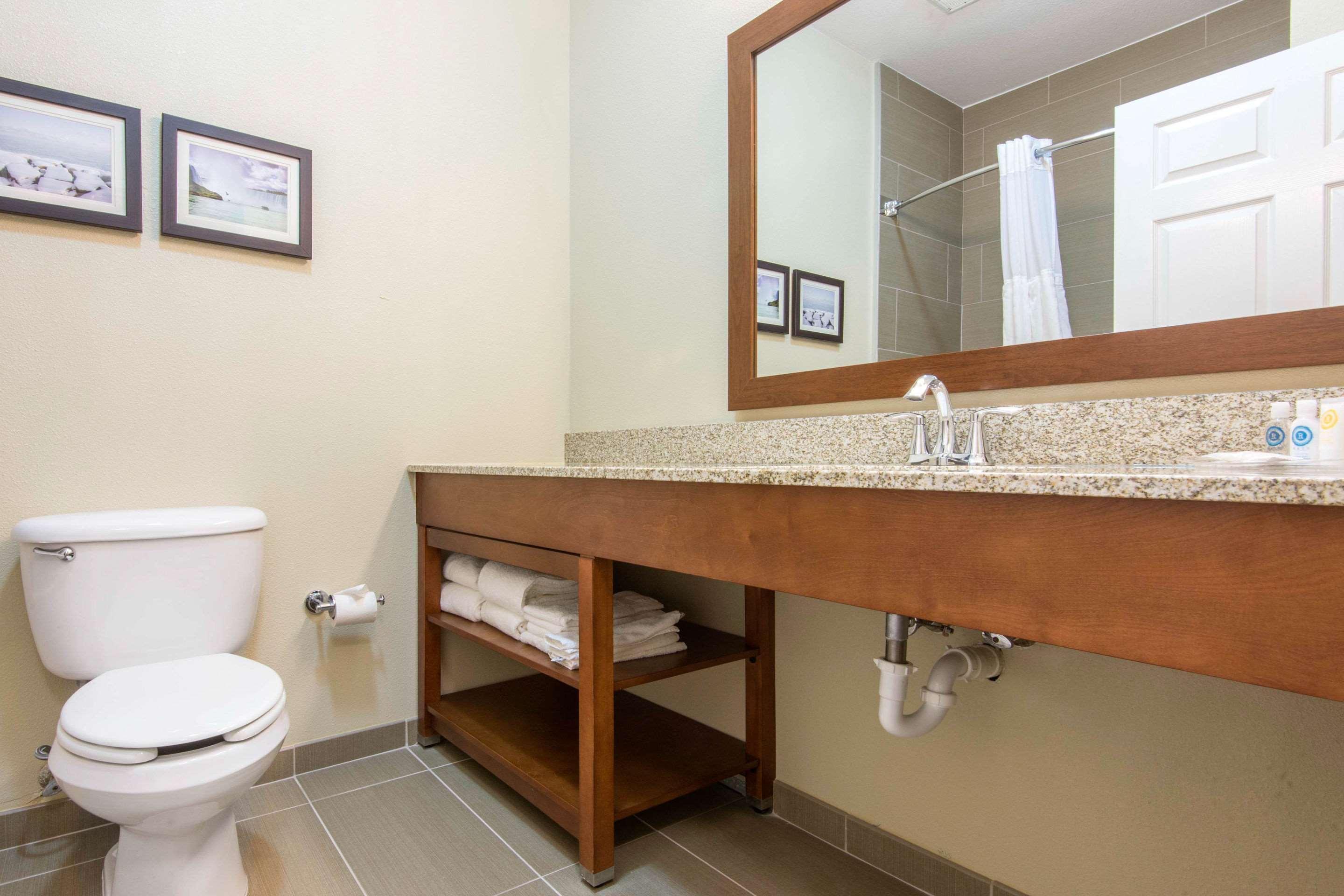 Comfort Suites Rochester Henrietta University Area Eksteriør bilde