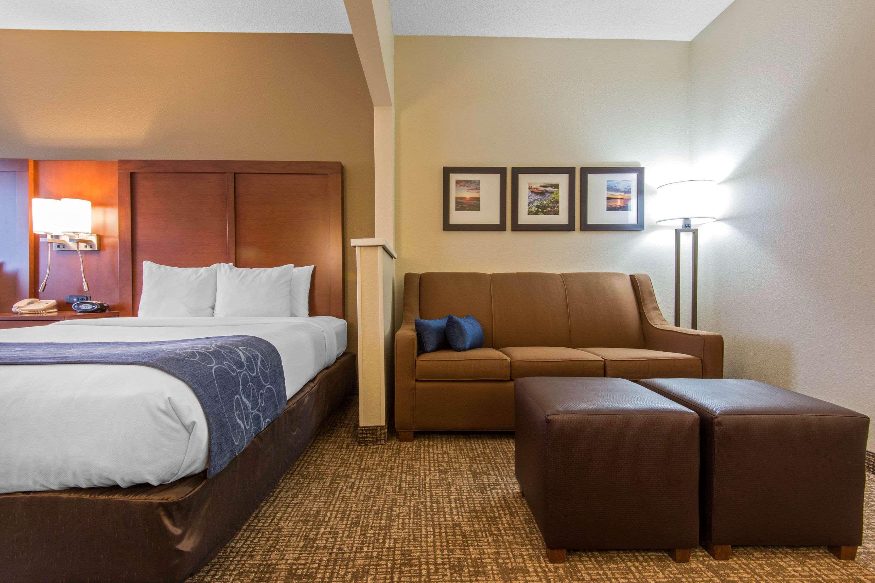 Comfort Suites Rochester Henrietta University Area Eksteriør bilde
