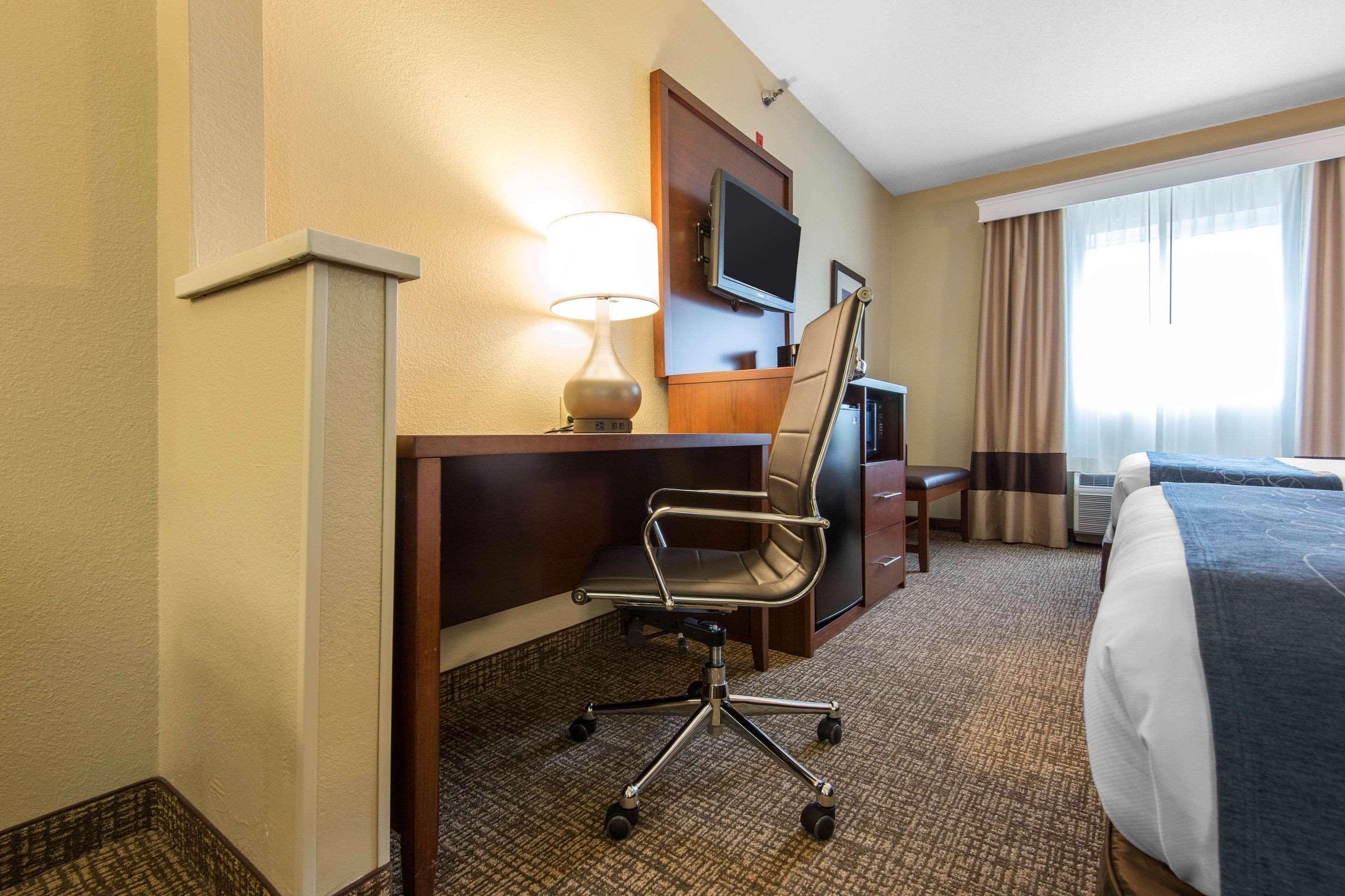 Comfort Suites Rochester Henrietta University Area Eksteriør bilde