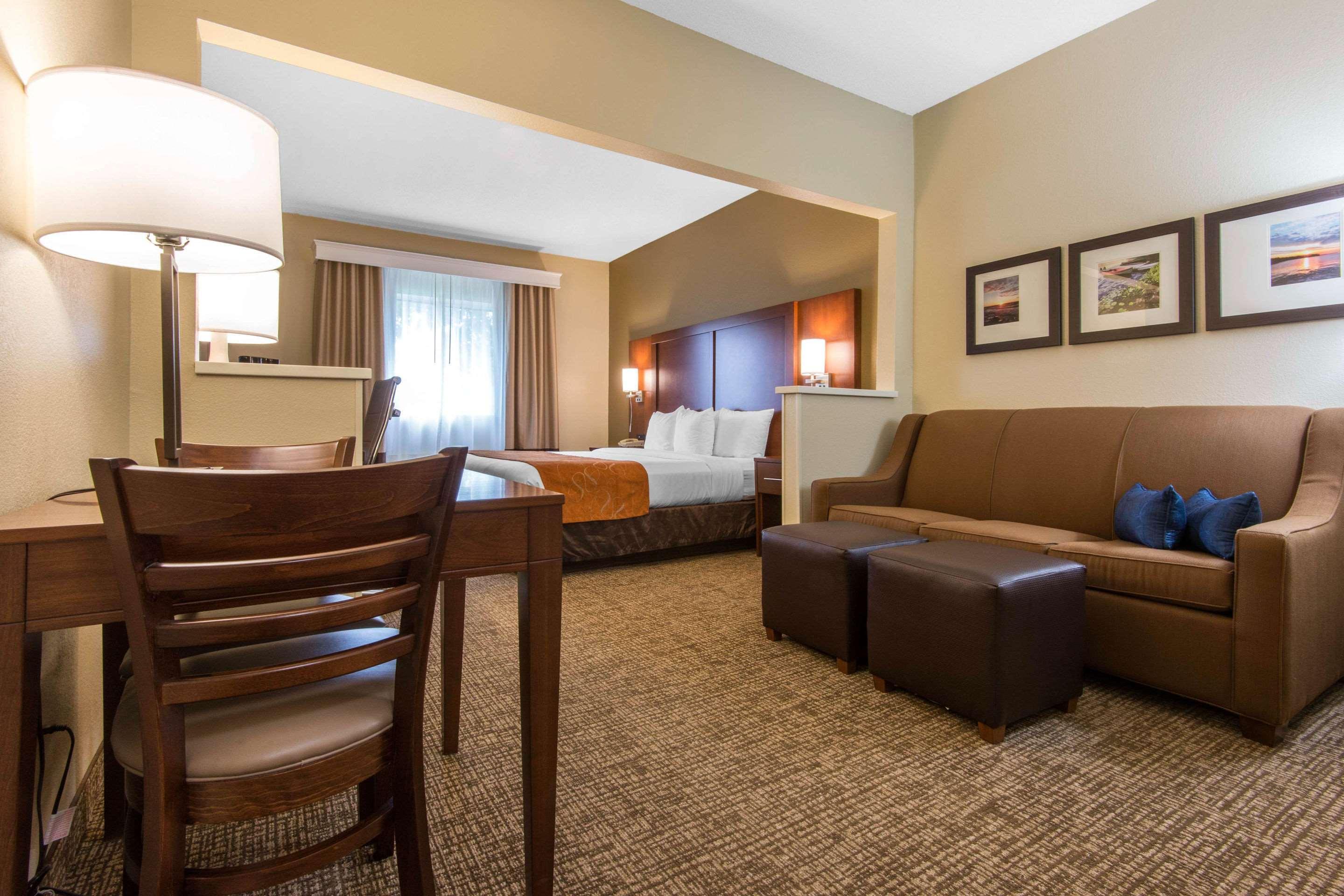 Comfort Suites Rochester Henrietta University Area Eksteriør bilde