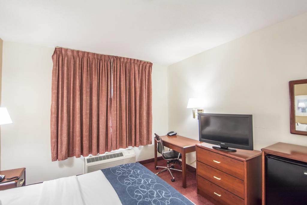 Comfort Suites Rochester Henrietta University Area Eksteriør bilde
