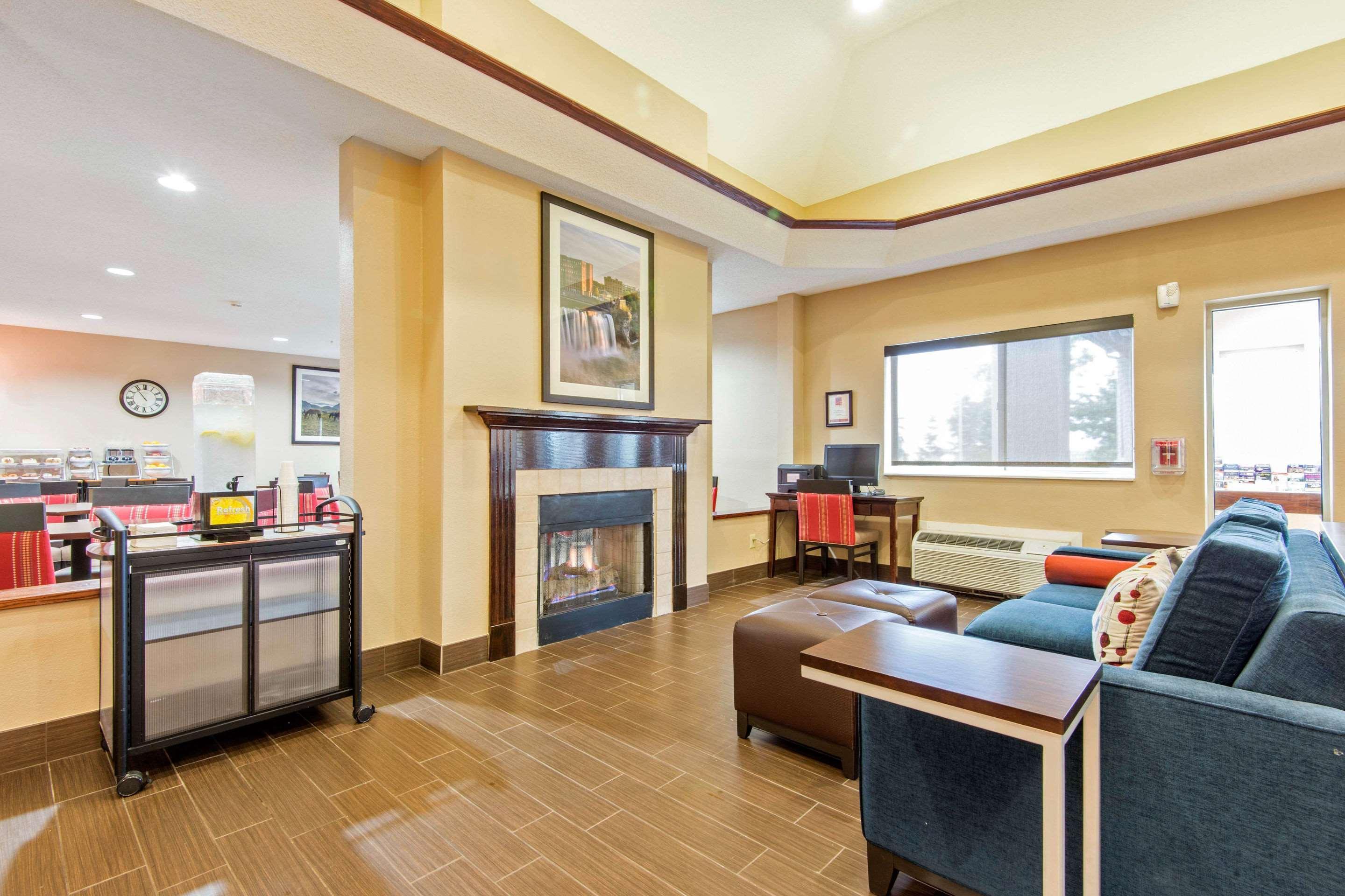 Comfort Suites Rochester Henrietta University Area Eksteriør bilde