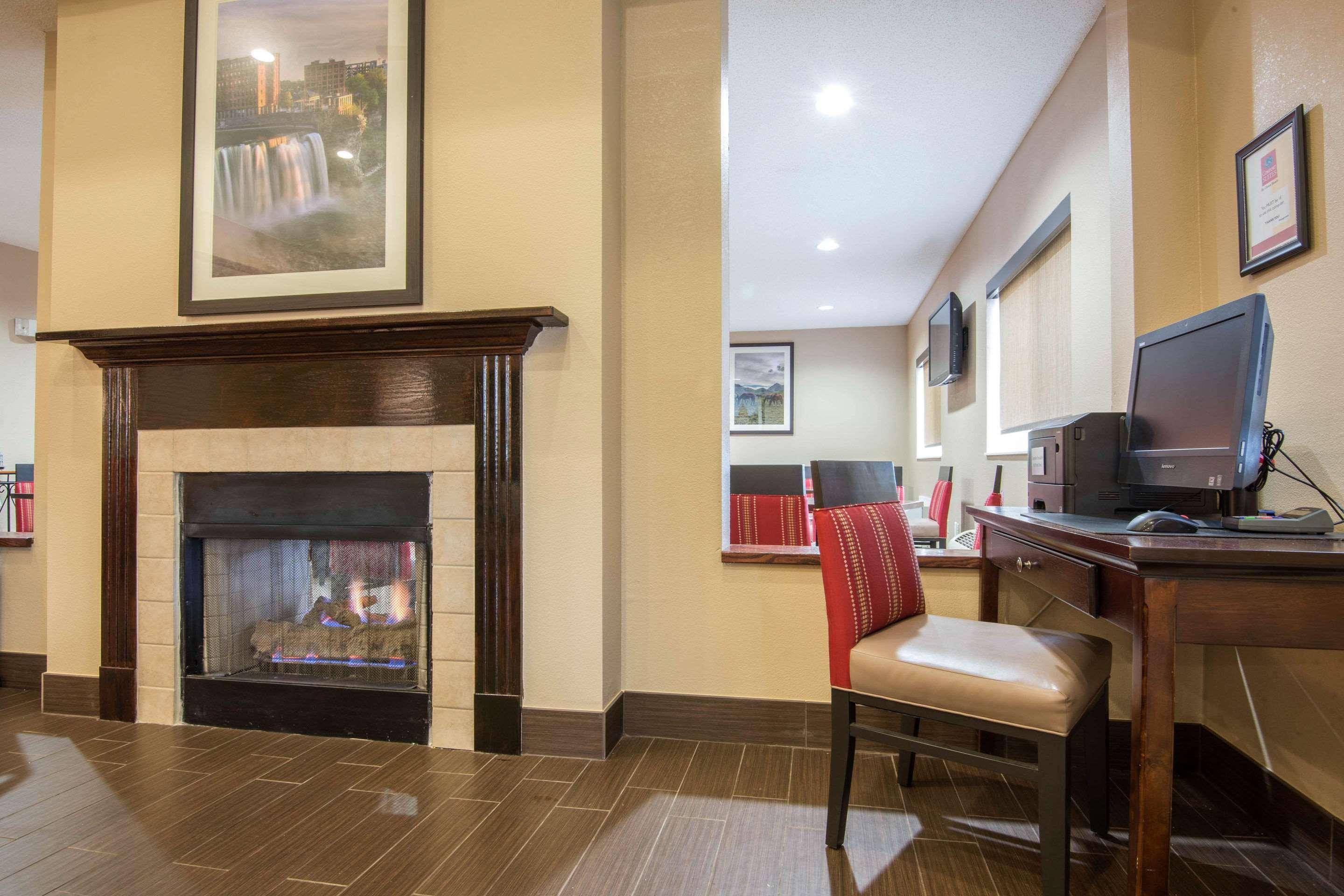 Comfort Suites Rochester Henrietta University Area Eksteriør bilde