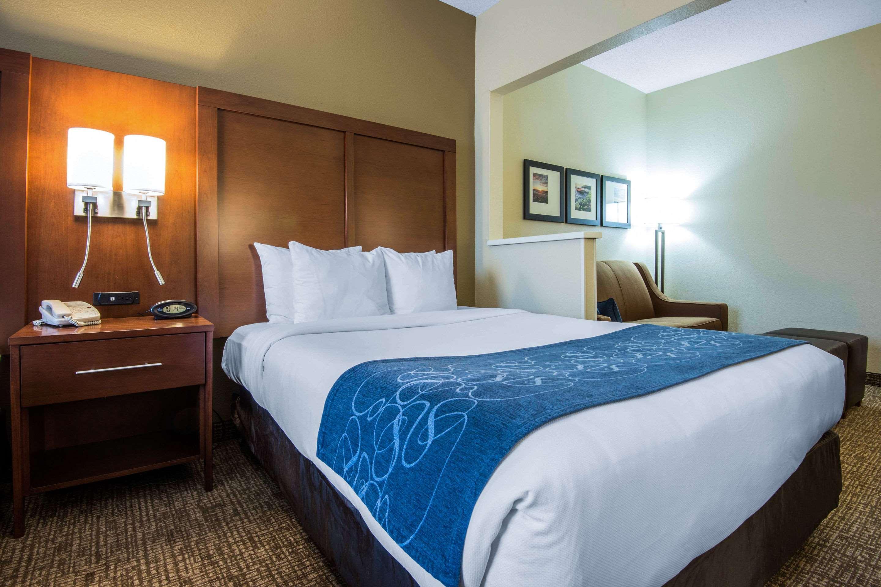 Comfort Suites Rochester Henrietta University Area Eksteriør bilde