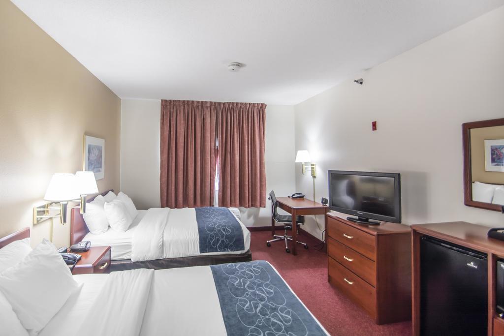 Comfort Suites Rochester Henrietta University Area Eksteriør bilde
