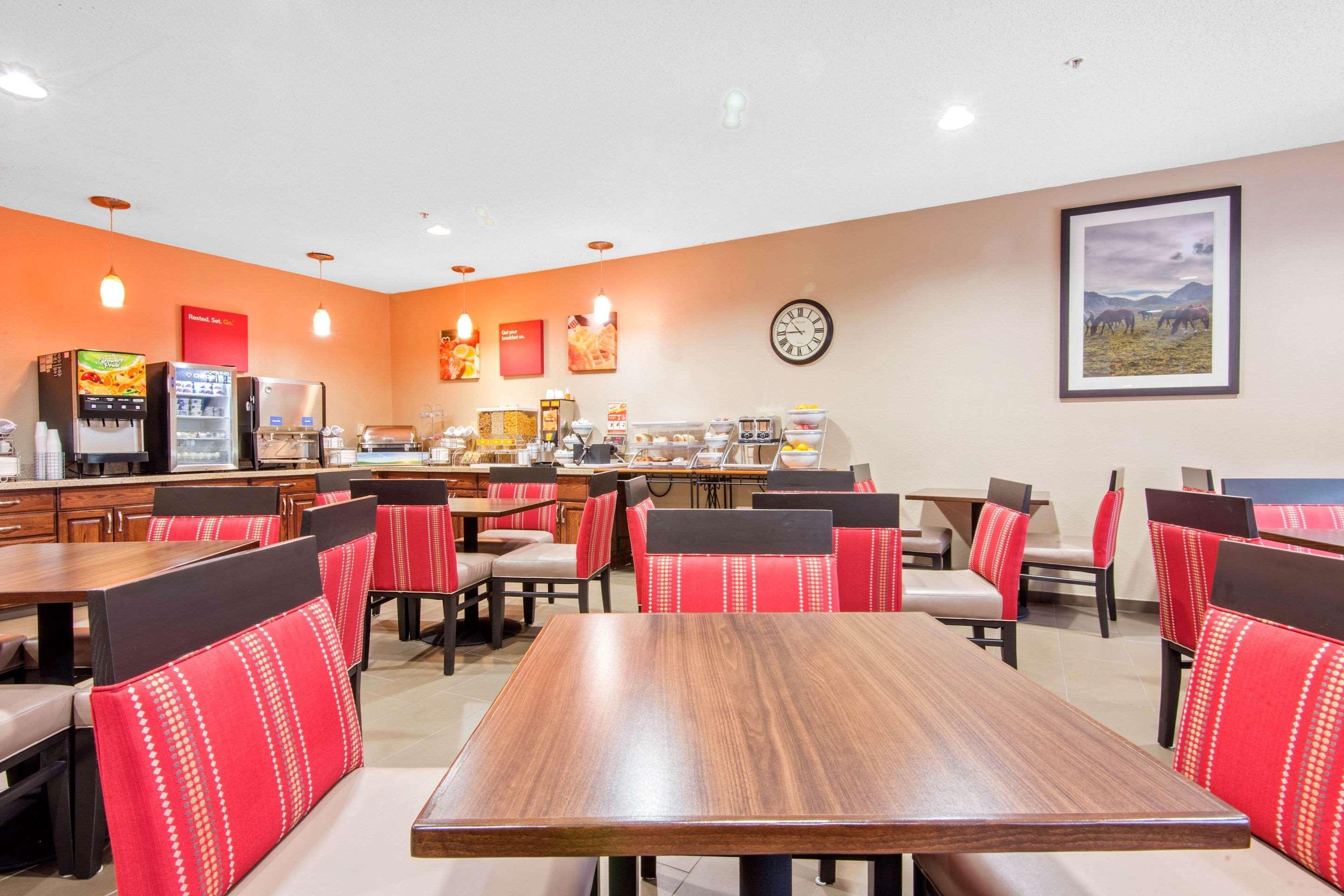 Comfort Suites Rochester Henrietta University Area Eksteriør bilde