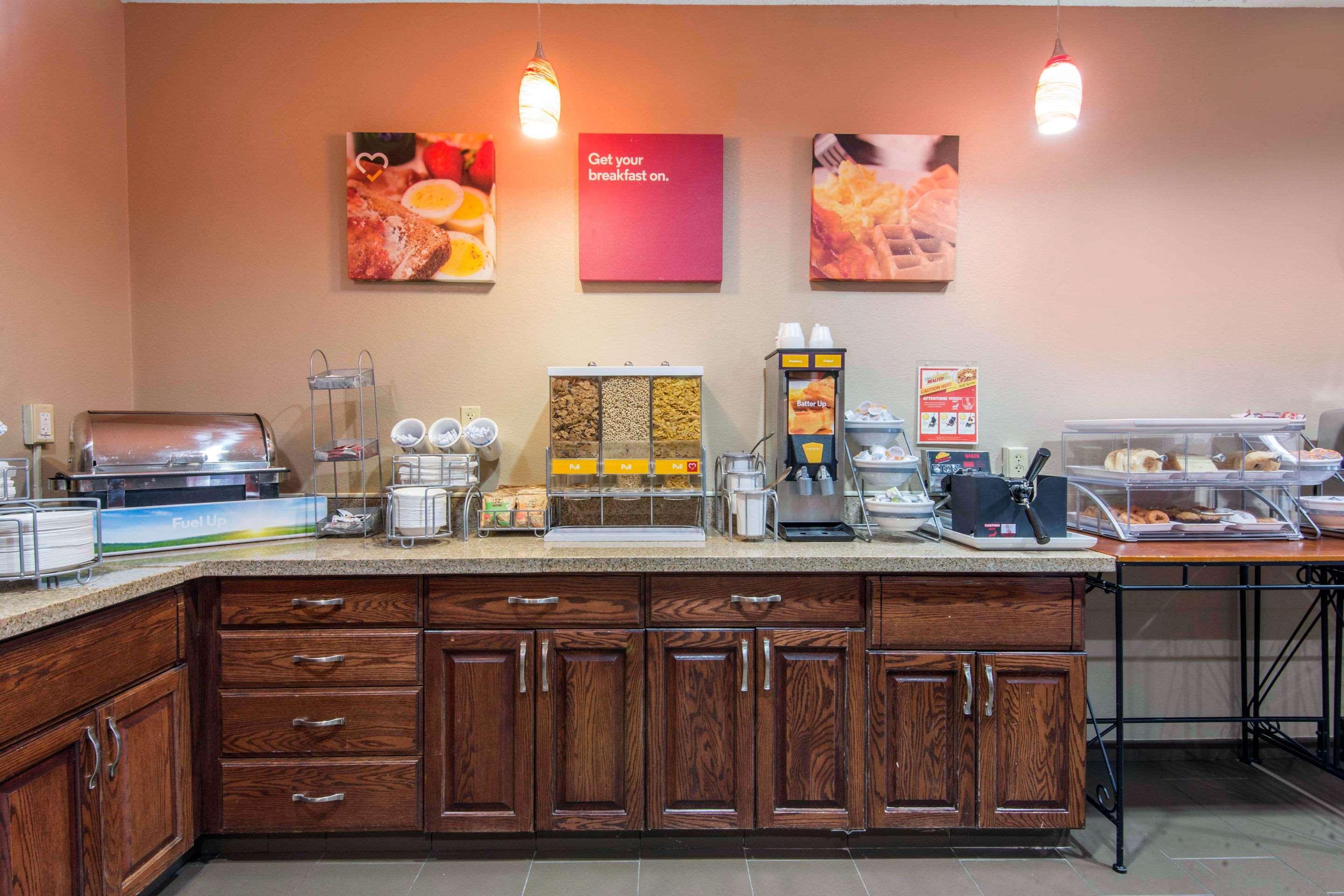 Comfort Suites Rochester Henrietta University Area Eksteriør bilde